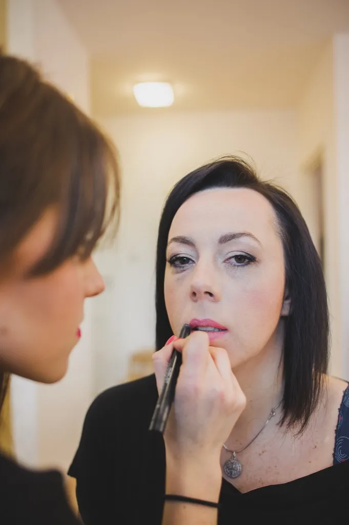 MAKIJAŻ ślubny Pani młodej oraz gości weselnych. Dodatkowo stylizacja Pana młodego