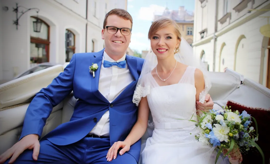 Mocne podkreślone oczy w makijażu śłubnym