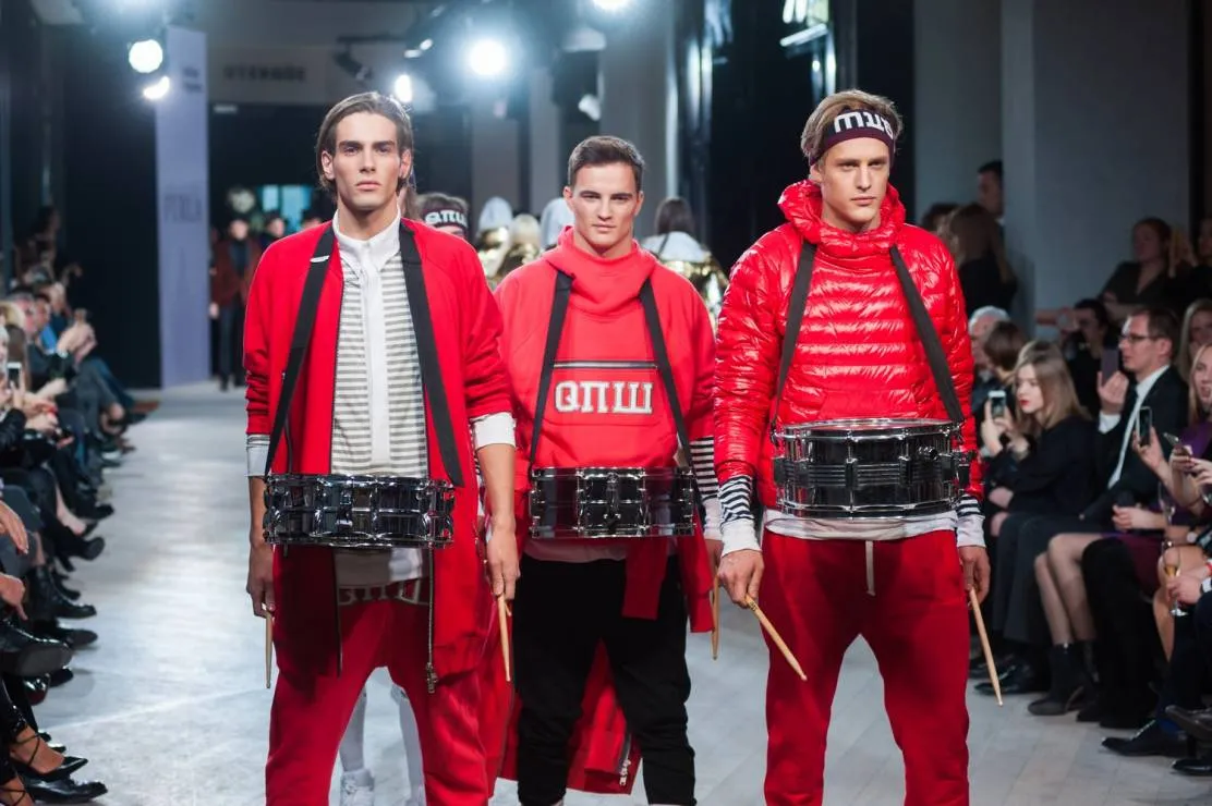 Makijaż fashion, makijaż do sesji zdjęciowej, makijaż na wybieg, pokaz mody Warszawa. Makijaż męzczyn. Fashion happens show. Zdjęcia www.glamour.pl