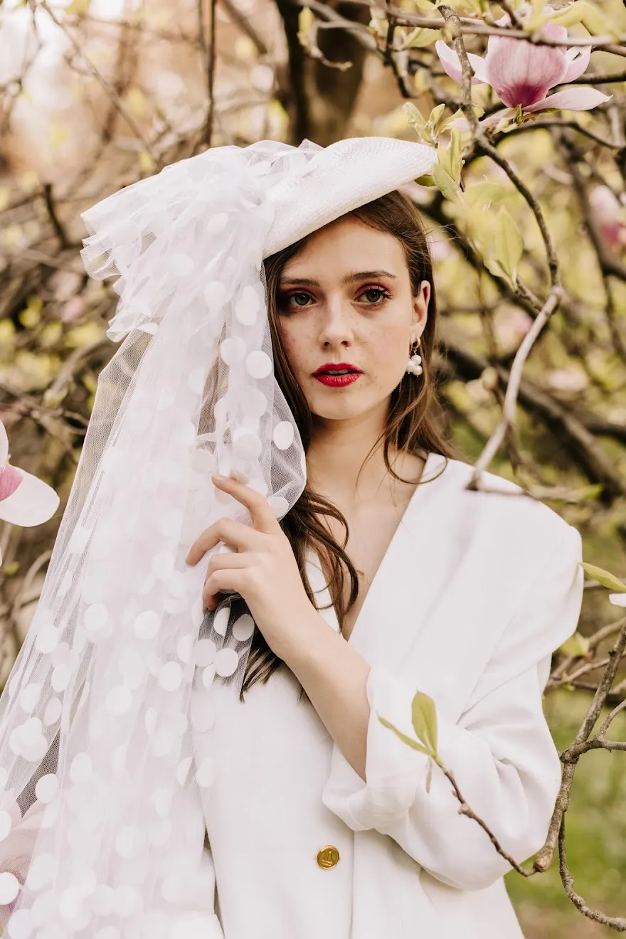 makijaż i fryzura ślubna. Przygotowania w Krakowie, dodatkowo stylizacja Pana Młodego. Make up and hair for wedding photo